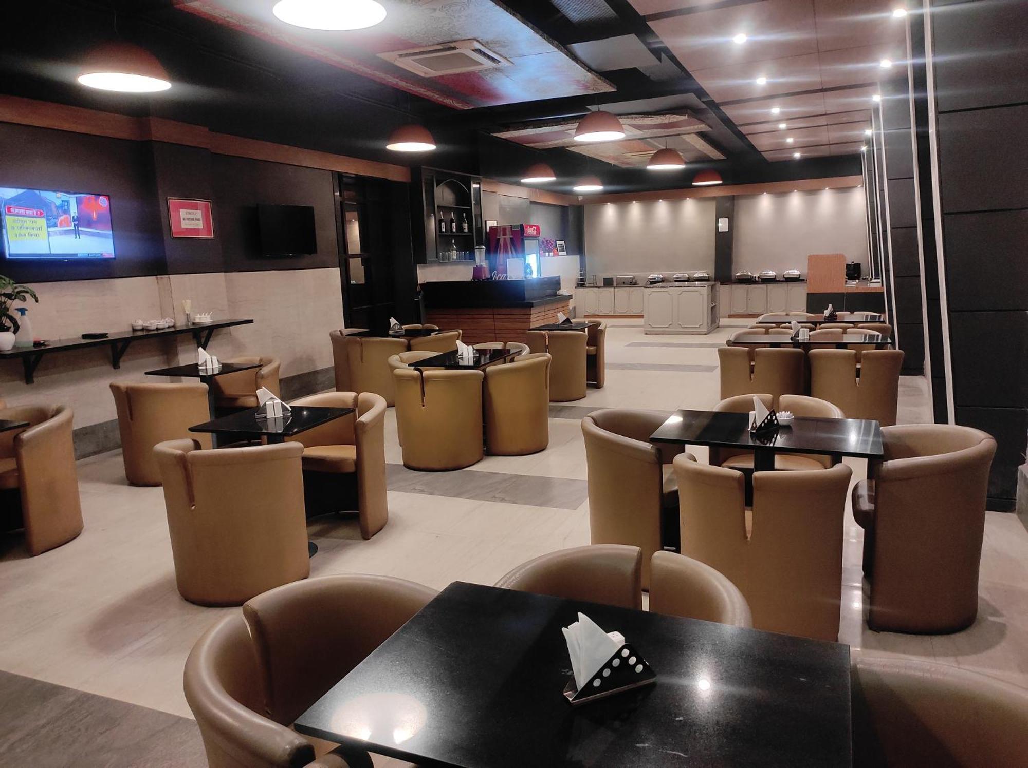 Max Hotels Prayagraj Exterior photo